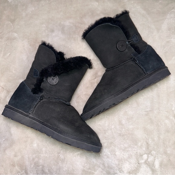 UGG Australia Black Suede Leather Bailey Button Boots Size 7 - Picture 5 of 16